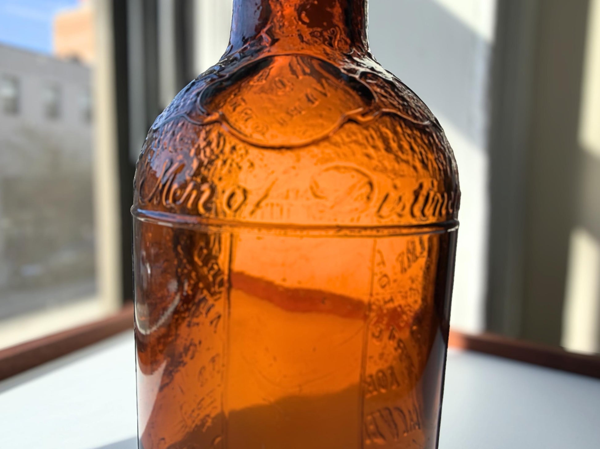 Vintage 1952 Lord Calvert whisky bottle with Made in USA marking. Excellent condition. Perfect for American whisky and vintage spirits collectors.