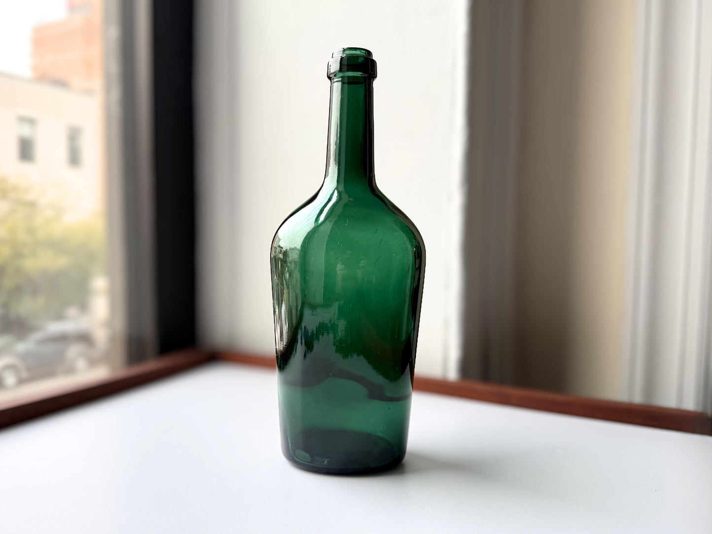 Vintage Forest Green Wine Bottle Neo Deco detail view – Brooklyn Sea Glass