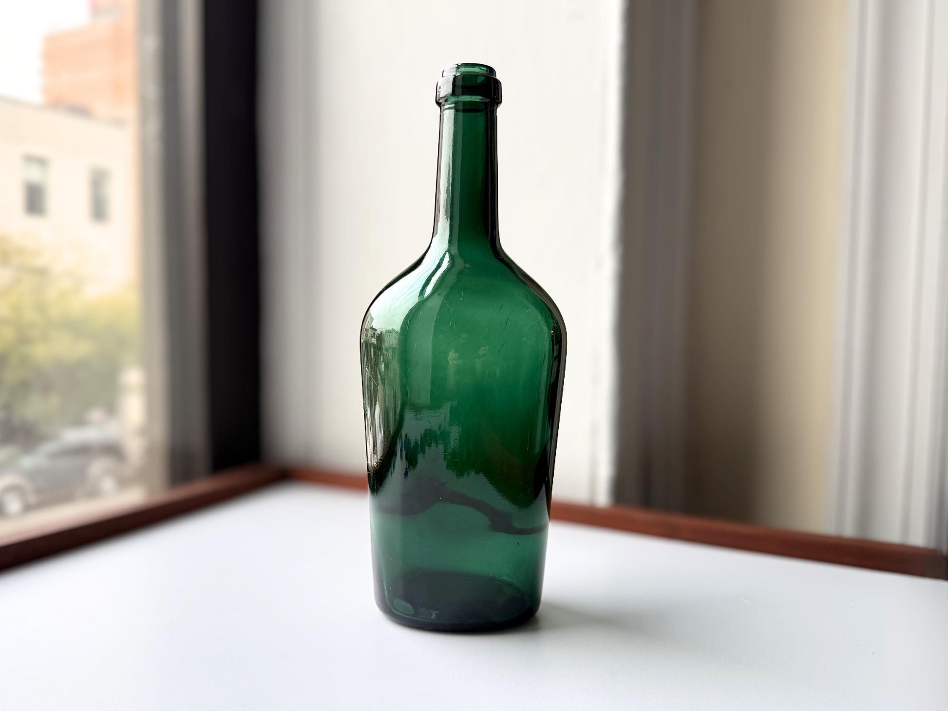Vintage Forest Green Wine Bottle Neo Deco detail view – Brooklyn Sea Glass