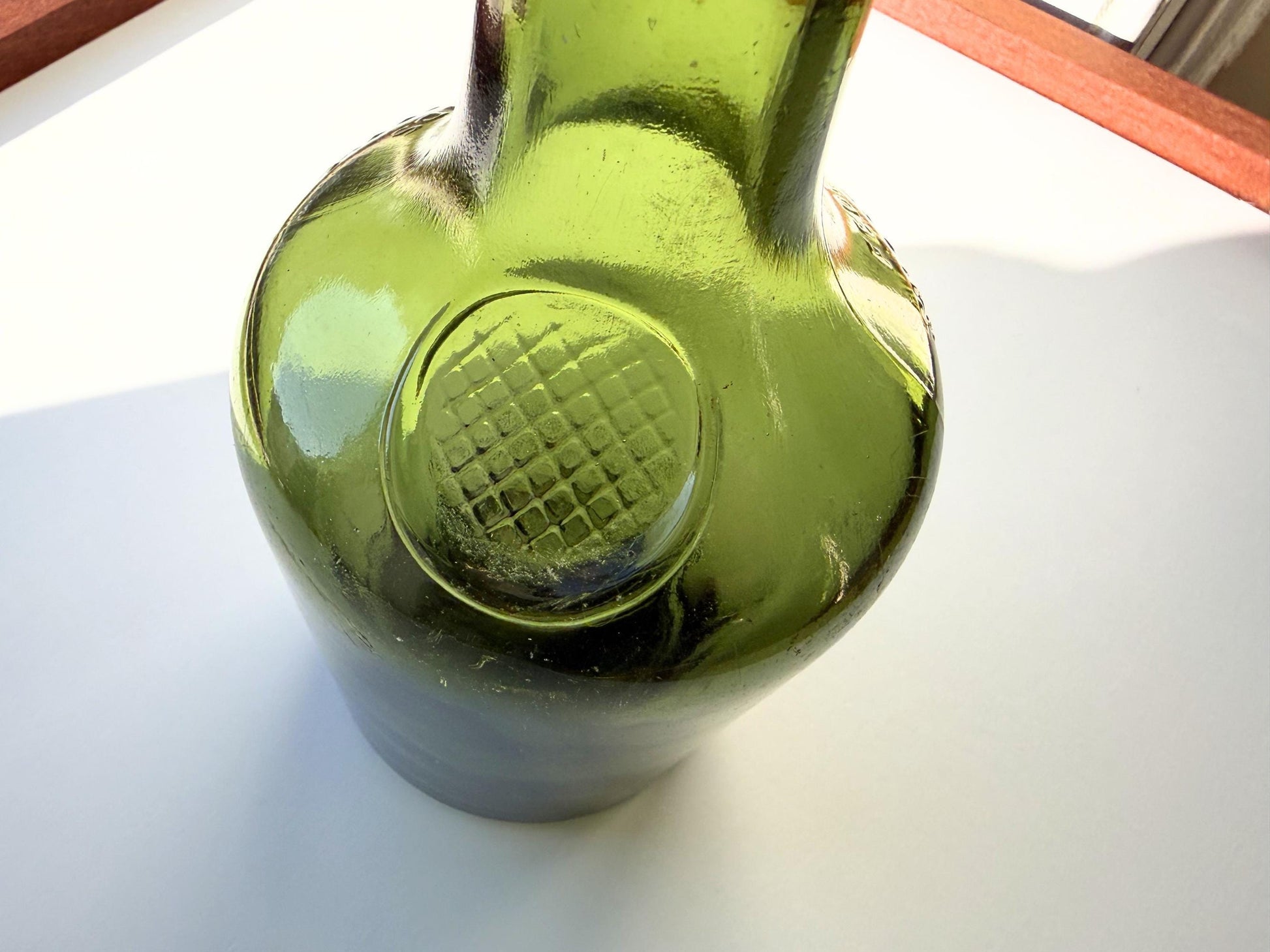 Vintage VAT69 Scotch whisky bottle with embossed lettering and Federal Law marking. Perfect for whisky collectors and Scottish spirits enthusiasts – Brooklyn Sea Glass