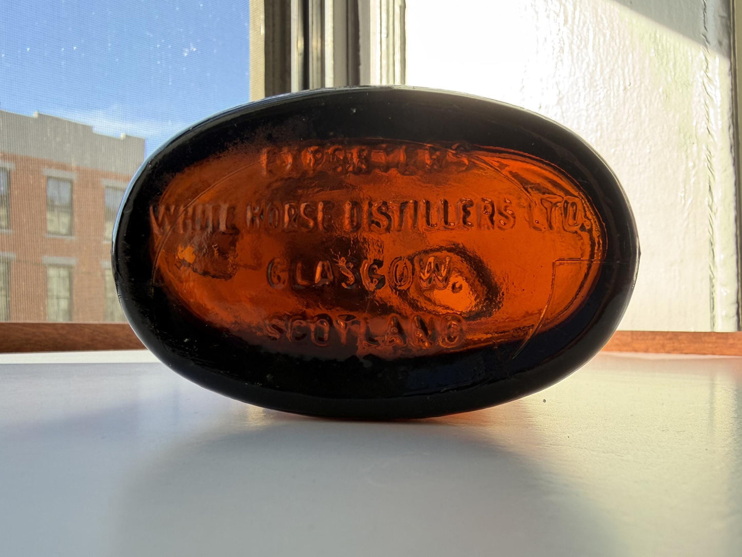 Vintage White Horse Scotch whisky bottle with white horse emblem and Glasgow distillery marking. Excellent condition. Perfect for Scotch whisky collectors.