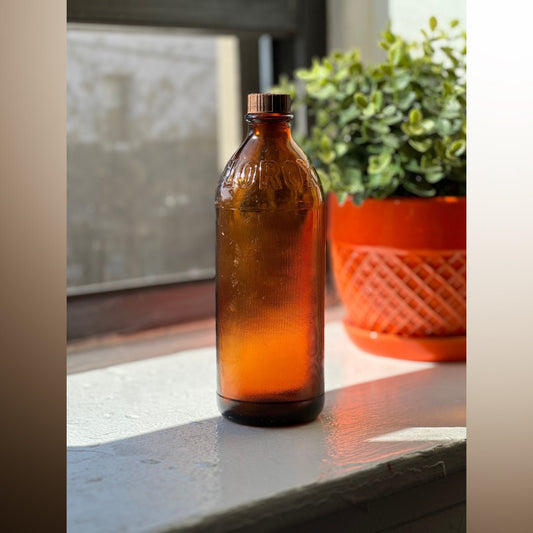 Clorox 1952 amber glass pint bottle full front view, CLOROX embossing on body, 7.5 inches tall, NYC recovery