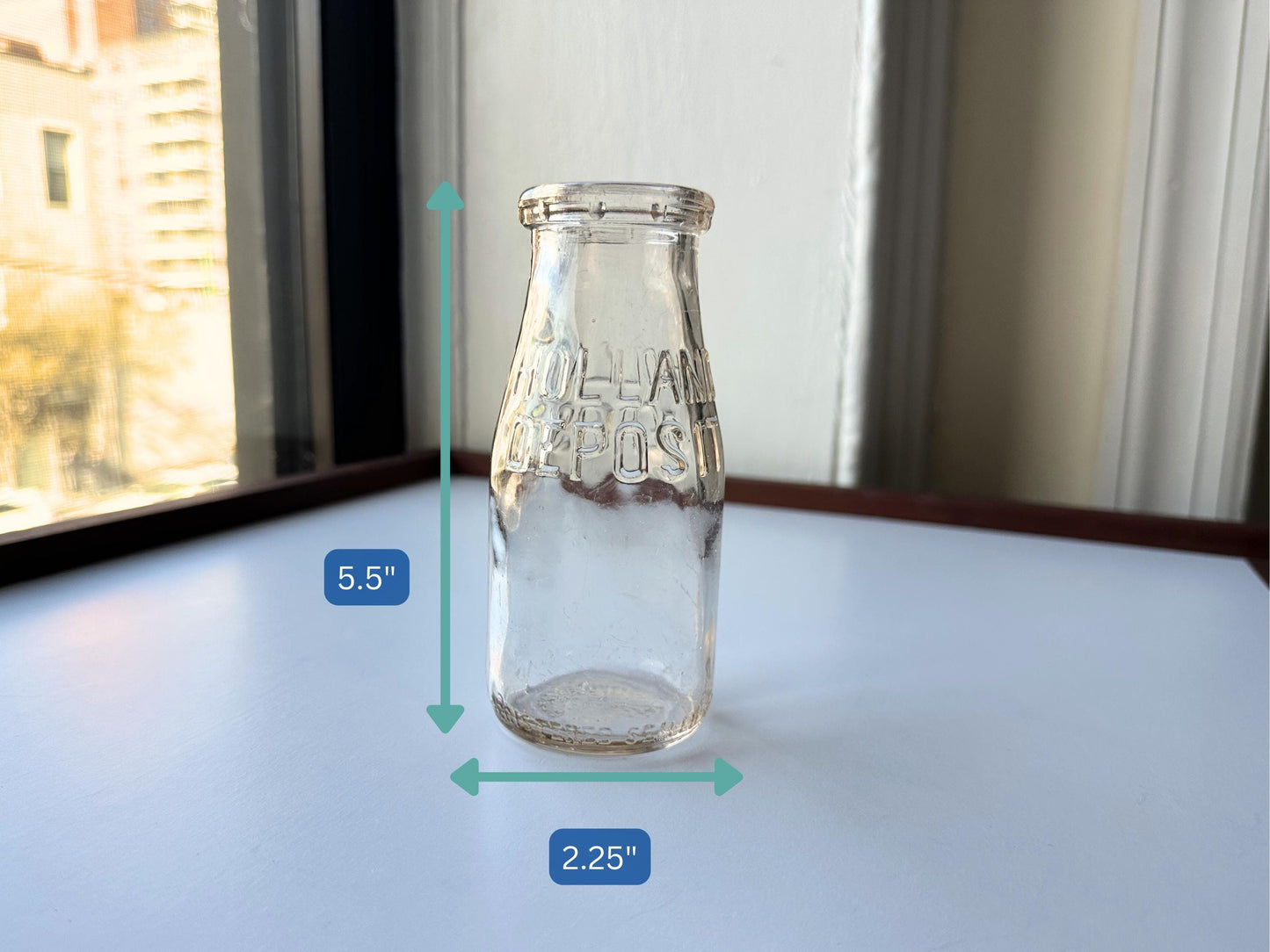 Vintage 1952 clear corktop bottle with distinctive cork-sealed top and production marking. Perfect for vintage kitchen collectors, farmhouse displays, apothecary decor, and cottagecore styling. Good condition clear glass bottle ideal for flowers, storage, or vintage collections.